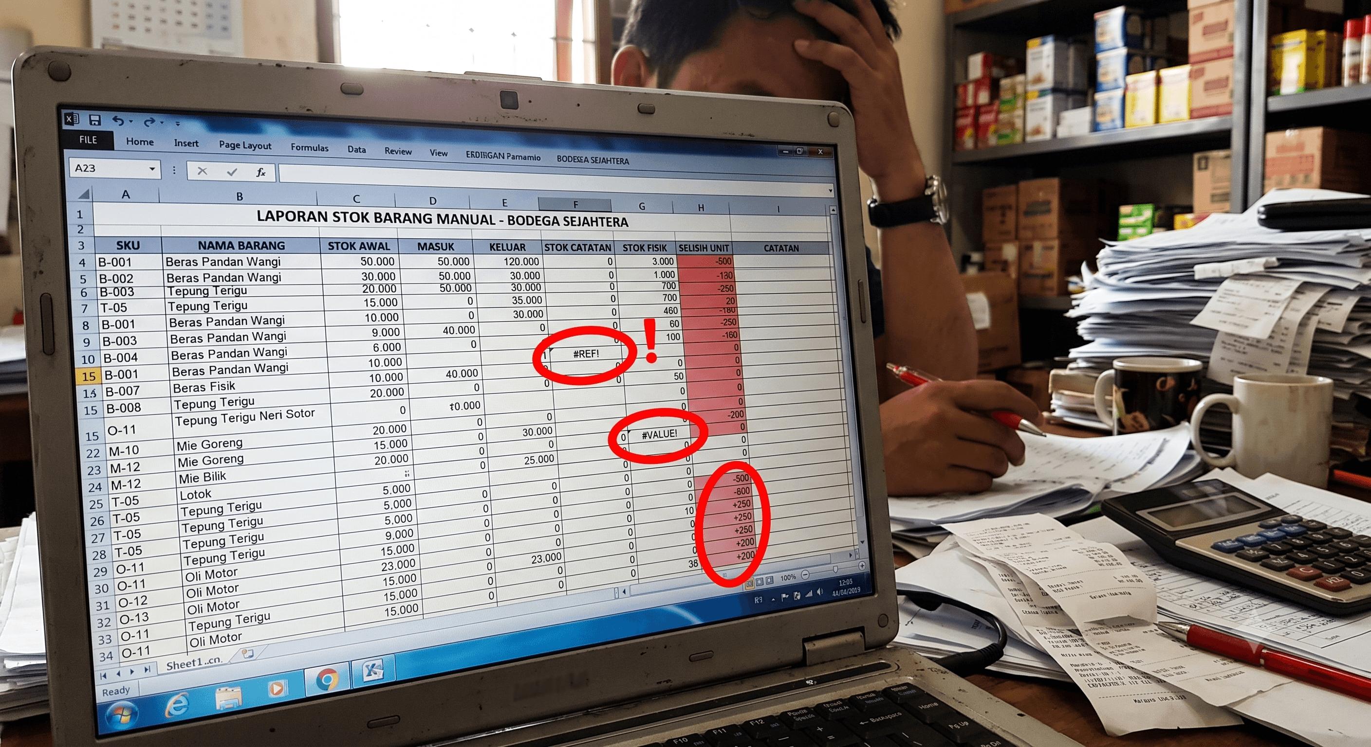 Rumus excel stok barang error dan risiko selisih inventaris pada pembukuan manual.