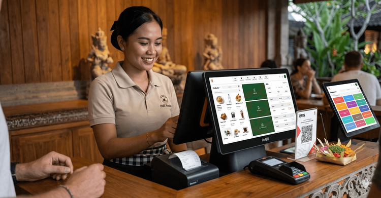 Tablet de caja de coffee shop mostrando pedidos de mesa y gestión de inventario del software ReBill POS.