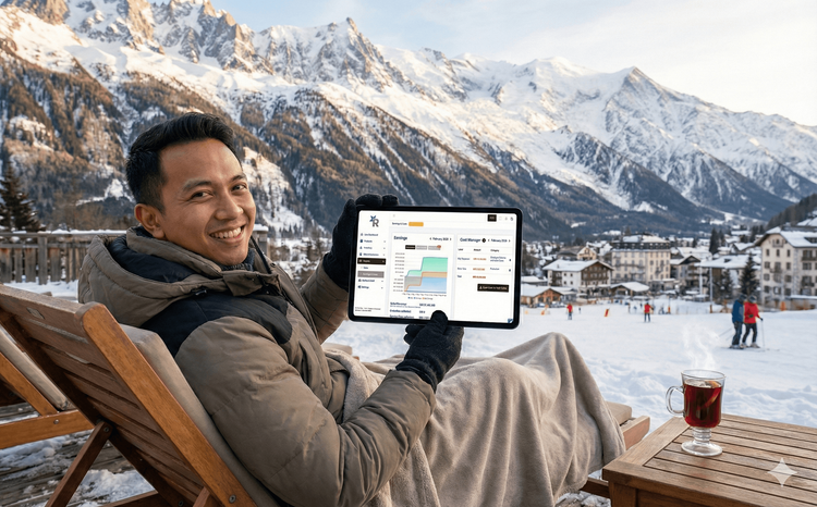 Pengusaha sukses sedang mempraktikkan cara cek laporan penjualan toko dari jarak jauh melalui tablet saat sedang liburan.